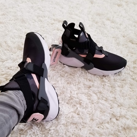 Nike Air Huarache City - Picture 2 of 5